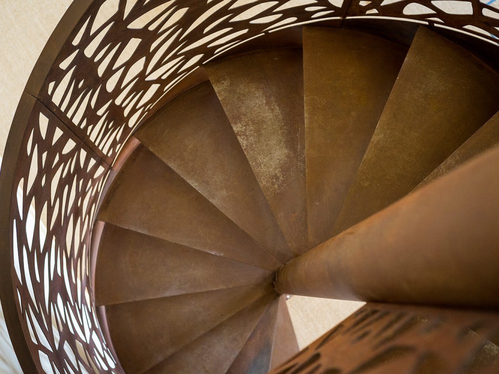 interieur cage escalier acier corten